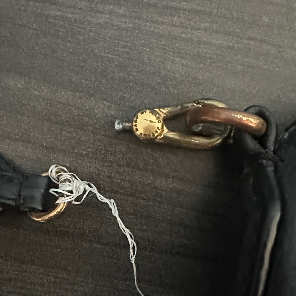 Marc by Marc Jacobs Black Leather Crossbody with Gold Plaque - Picture 4 of 13